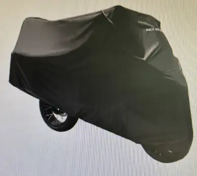 Nelson Rigg motorcycle cover in size Medium. Website says its good for bikes 600-1000cc. Sold bike a...
