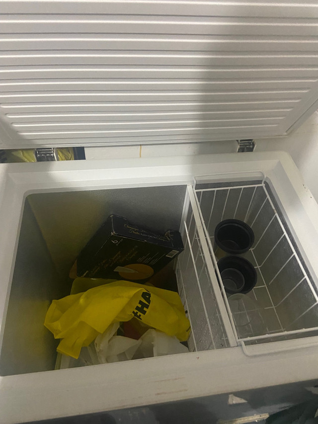 White chest freezer in Freezers in Oshawa / Durham Region - Image 2