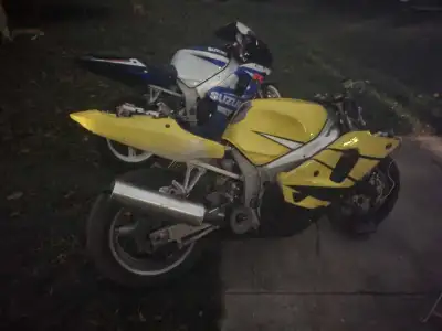 2001 gsxr 600 Need some tlc Ran good when put away . Needs wire harness and some fairings 1000.00 or...