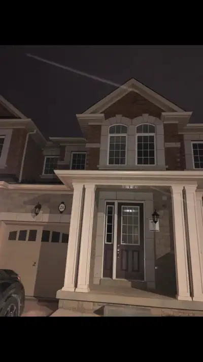 3 Beds 2.5 Baths - Townhouse