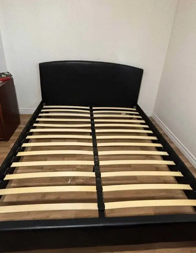 Lit pour 2 personnes  in Beds & Mattresses in Laval / North Shore - Image 3