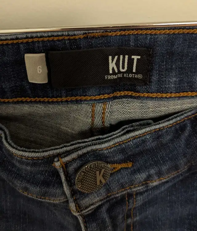 Brand New KUT From The Kloth Jeans - Women's Size 6 in Women's - Bottoms in City of Toronto - Image 4