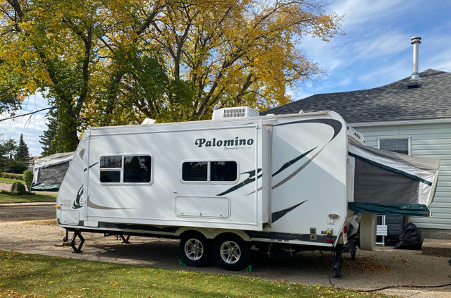 2011 Palomino Hybrid S-238. Camping gear included!  in Travel Trailers & Campers in Edmonton