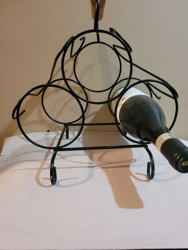 Metal Wine Bottle Holder in Kitchen & Dining Wares in Kitchener / Waterloo - Image 5