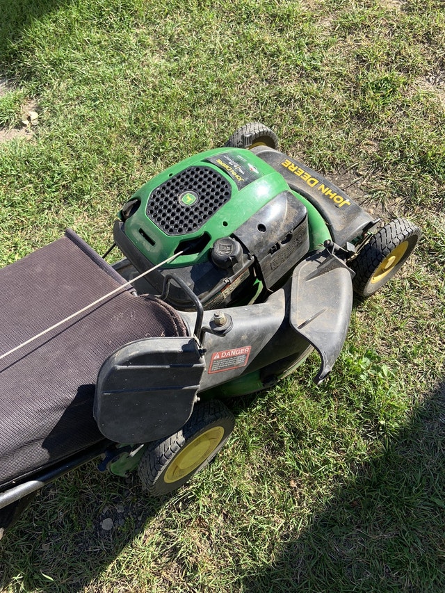 JOHN DEERE JS20 SELF PROPELLED LAWNMOWER Lawnmowers & Leaf Blowers