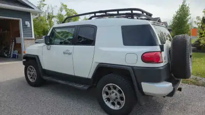 2011 Fj Cruiser 4WD Automatic 238,000 kms Lien free Back up camera JBL Speakers Pioneer head unit wi...