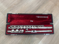 Yamaha Vintage Open-Hole Flute with two cases