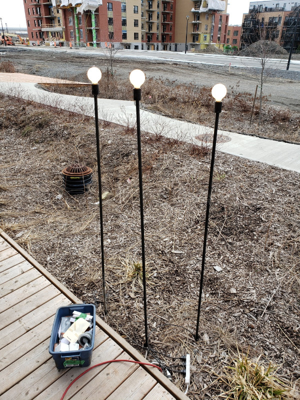 Lampe extérieure de 7pieds en métal - à planter dans sol dans Éclairage extérieur  à Ville de Montréal