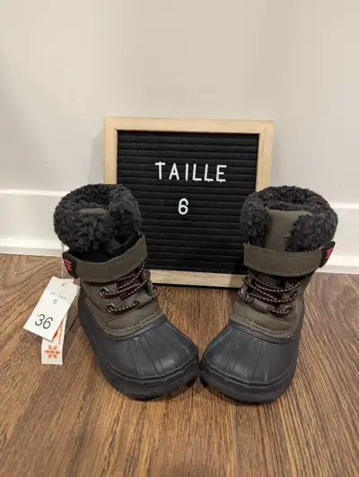 NEUF - Bottes de neige taille 6 (toddler), View more