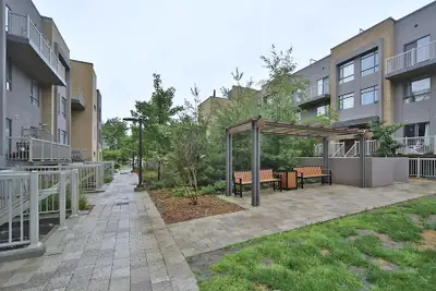 1 Bedroom + Den Condo Town House (Fully Renovated) Brand New Paint Brand New Flooring Very clean and...