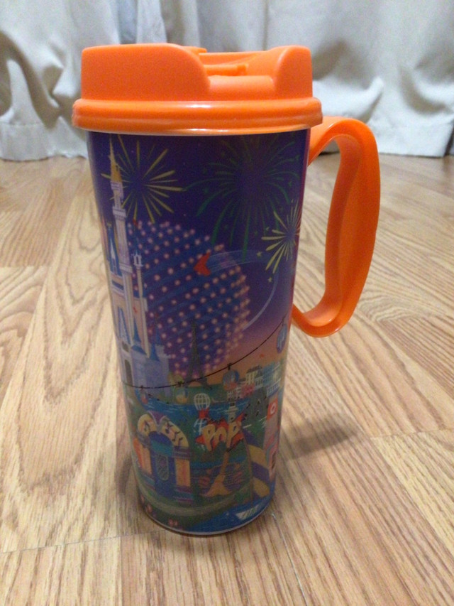 Gobelet / Tasse Disney Mug en plastique orange  dans Vaisselle et articles de cuisine  à Laval/Rive Nord - Image 2