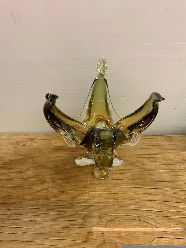 1950's Art Glass Swan Sculpture ~ Hand Made Free Form ~ Chalet in Arts & Collectibles in City of Montréal - Image 5