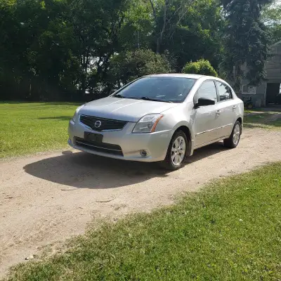2010 Nissan sentra New safety 187000km in good condition Runs and drives good $ 6000 OBO