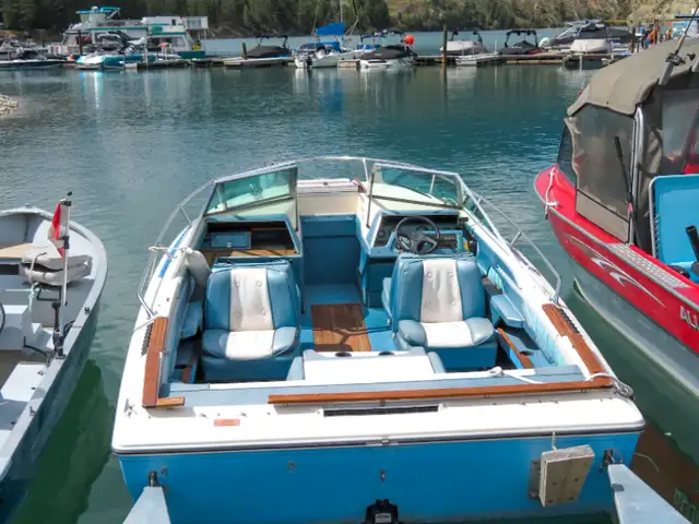 1978 SeaRay Boat in Powerboats & Motorboats in Cranbrook - Image 11