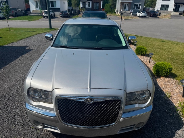 Chrysler 300 Limited bas kilométrage impeccable à vendre