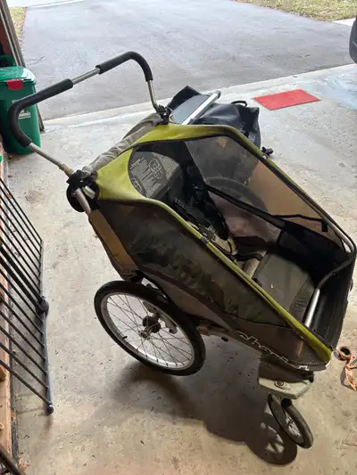 Chariot running stroller Free to a running family Very well used, my 2 littles have outgrown it - to...