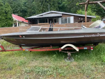 Super cool jet boat. Fibreglass. Needs some work like carpet wood floor. . Ran and parked sat 2 year...