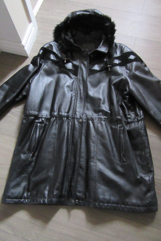 Manteau en cuir pour dame dans Femmes - Hauts et vêtements d'extérieur  à Longueuil/Rive Sud - Image 3