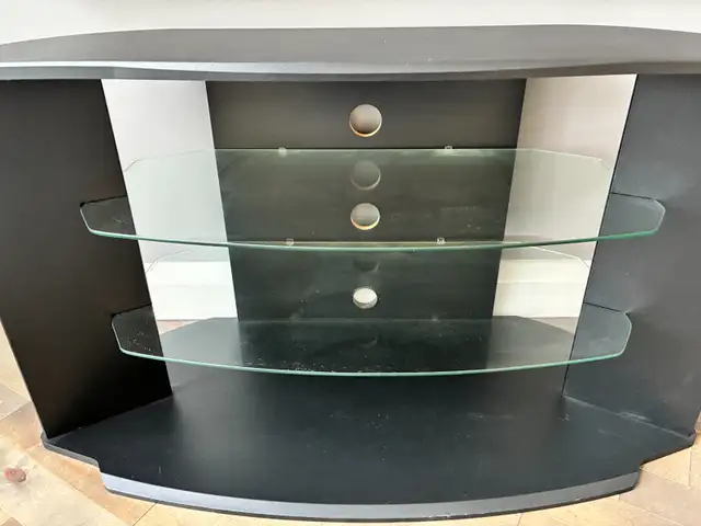 TV Stand / Entertainment Center in TV Tables & Entertainment Units in Kelowna - Image 3