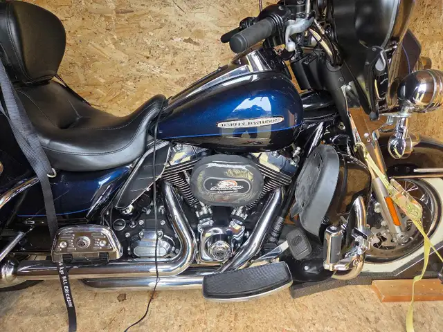 2012 Harley-Davidson Electra Glide  in Touring in Medicine Hat - Image 2