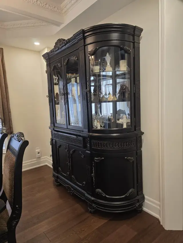 Dining table set with side board / hutch in Dining Tables & Sets in Markham / York Region - Image 3