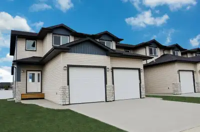 3 Bed, 2.5 Bath Townhouse in Penhold for Rent