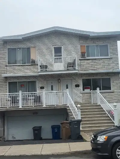 Large 6 1/2 Grand 6 1/2, Garage Yard