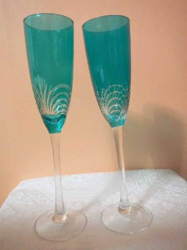 2 Aquamarine Champagne Glasses Champagne Flutes Hand cut Crystal in Arts & Collectibles in City of Montréal - Image 3