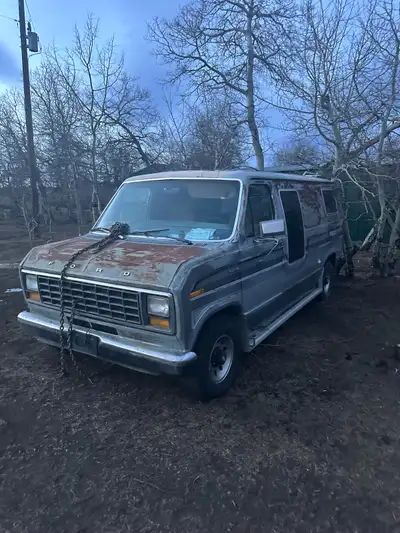 Just needs a little work to run its eather the points or coil not producing spark also willing to tr...