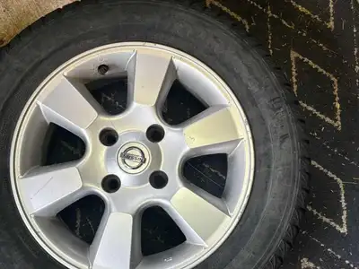 Je vends mes 4 pneus d'hiver avec mag marque POLAR TRAX encore en bon état. Usure 8/32, référence :...