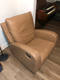 Beautiful Natuzzi leather swiveling+reclining armchair