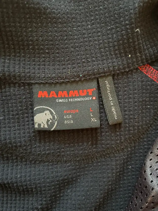 Men’s Mammut technical layer, size large, barely worn in Men's in Calgary - Image 8