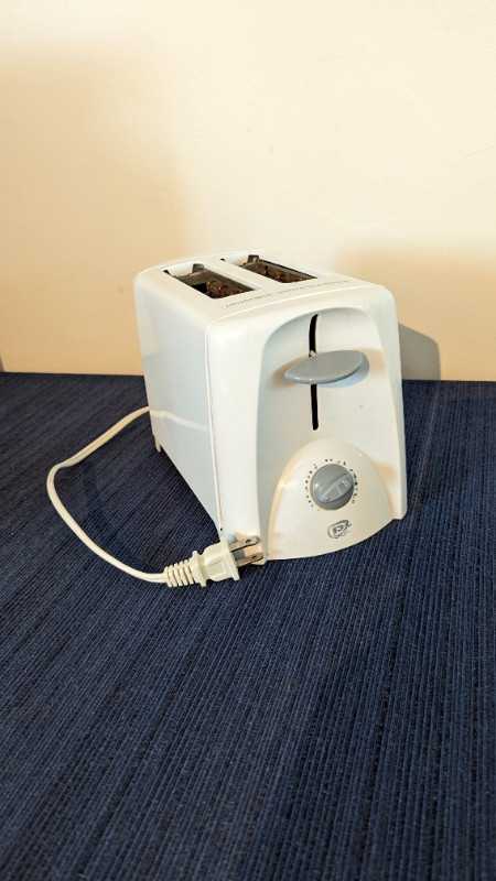Fixit toaster - not popping, unless unplugged in Toasters & Toaster Ovens in Edmonton