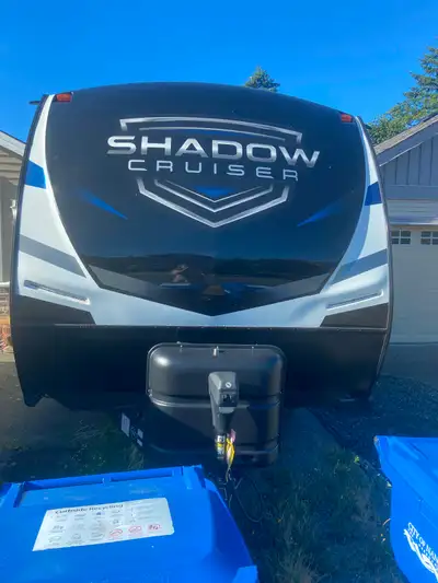 This 2024 Shadow Cruiser 26rbh travel trailer is in like-new condition, offering a fantastic opportu...