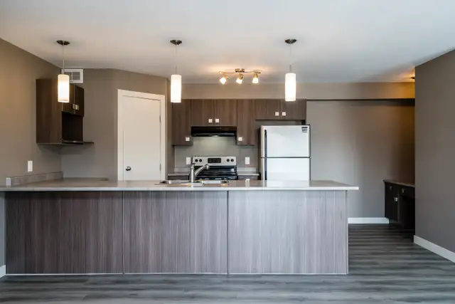 SPACIOUS 3 Bedroom Apartment! Located In Steinbach!