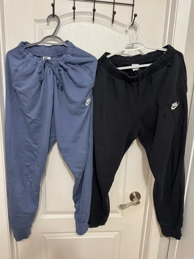 Nike sweatpants black L $25 in Women's - Bottoms in City of Toronto - Image 2