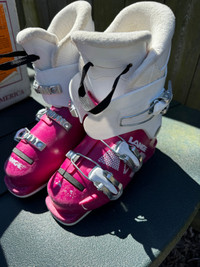 Girls ski boots 