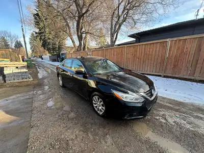 2017 Nissan Altima 2.5 SV, Active status 4Door CVT - 147602KM Experience comfort, reliability, and e...