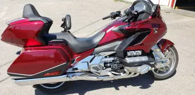 Experience unparalleled comfort and performance with this pre-owned 2018 Honda Gold Wing featuring a...