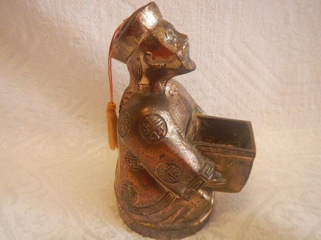 Japanese Vintage Cast Brass Man Figurine, marked Japan dans Art et objets de collection  à Ville de Montréal - Image 2