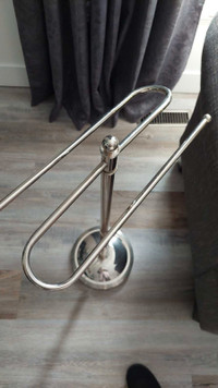 Towel stand. Double rail in stainless steel finish.