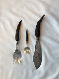 SILVER PLATED & HORN HANDLED FISH CUTLERY SET