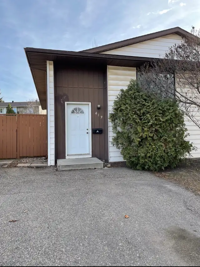 3 bedroom Townhouse in Houses for Sale in Saskatoon - Image 2