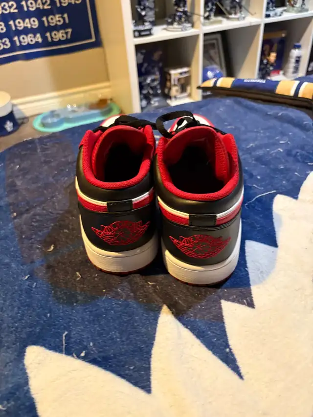 Air Jordan 1 Low in Men's Shoes in Oakville / Halton Region - Image 4