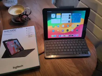 Il est en parfaite condition...aucune égratignures...+clavier logitech aslim folio (valeur de $140.0...