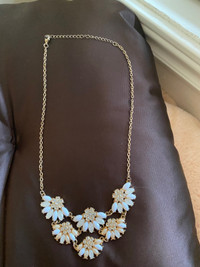 Necklace with white flowers