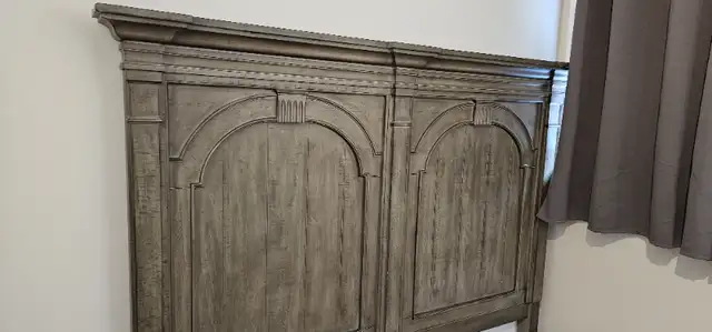 Queen Wood Bed Frame in Beds & Mattresses in Oshawa / Durham Region - Image 4