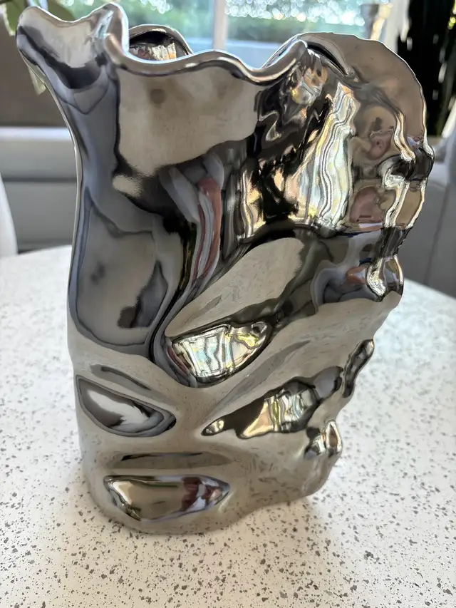 Flower vase in Home Décor & Accents in Calgary - Image 4
