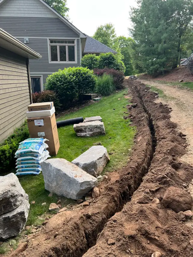 Trench digging/Excavating in Excavation, Demolition & Waterproofing in Oakville / Halton Region - Image 6