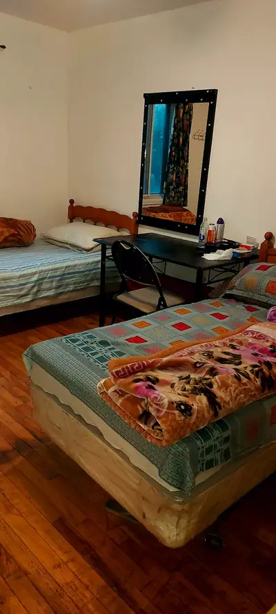 Need 1 girl in furnished Shared Room,5 min walk From Metro